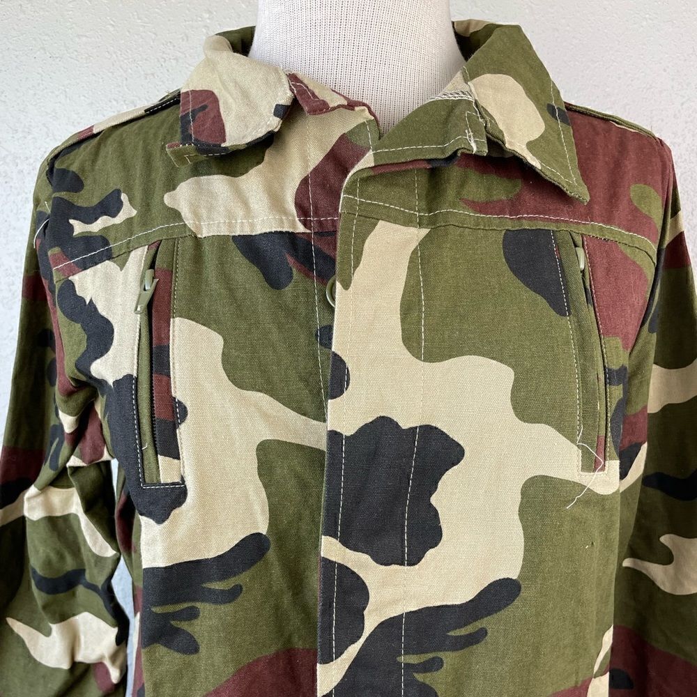 Feitong Camo Button Down Top Size M EUC - Picture 2 of 8